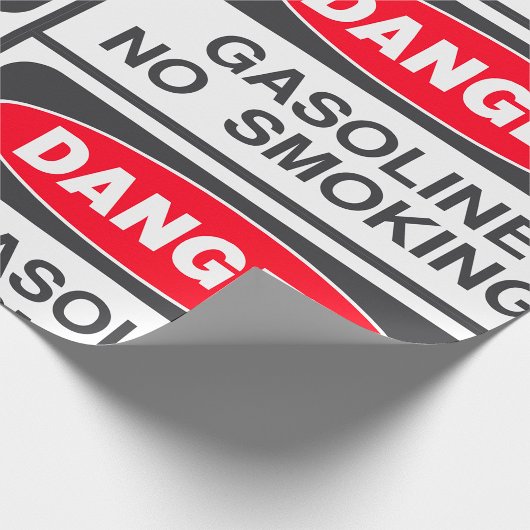 Gevaarlijk benzine zonder rookkanaal, verpakt papi cadeaupapier