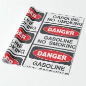 Gevaarlijk benzine zonder rookkanaal, verpakt papi cadeaupapier (Uitgerold)