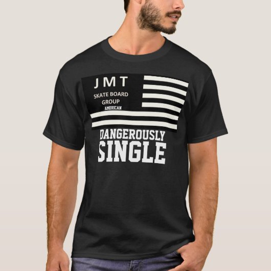 GEVAARLIJK SINGLE Basic Donker T-shirt (Voorkant)