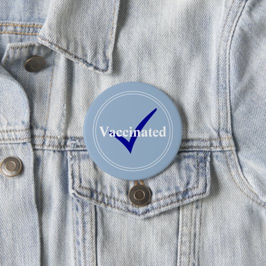 Gevaccineerd babyblauw met donkerblauw vinkje ronde button 7,6 cm (In situ)