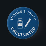 Gevaccineerd Bedankt Covid-19 Science Blue Ronde Button 5,7 Cm<br><div class="desc">Show uw waardering voor de wetenschap en dankbaarheid om te worden gevaccineerd tegen covid-19 met deze leuke klassieke blauwe knop met een injectiespuit en flesje met vaccin met "Peace Out Covid-19" op het etiket. U kunt de "bedankt science"- en "gevaccineerde" berichten en de tekst op de fles aanpassen.</div>