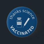 Gevaccineerd Bedankt Covid-19 Science Blue Ronde Button 5,7 Cm<br><div class="desc">Show uw waardering voor de wetenschap en dankbaarheid om te worden gevaccineerd tegen covid-19 met deze leuke klassieke blauwe knop met een injectiespuit en flesje met vaccin met "Peace Out Covid-19" op het etiket. U kunt de "bedankt science"- en "gevaccineerde" berichten en de tekst op de fles aanpassen.</div>
