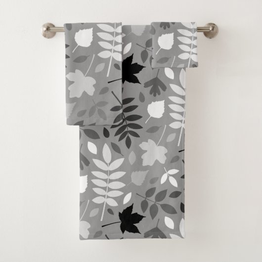 Gevallen bladeren LG Pattern Monochrome op Grijs Bad Handdoek (Insitu)