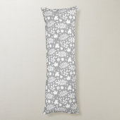 Gevallen bladeren Rpt Patroon Wit op Grijs Lichaamskussen (Achterkant (Verticaal))