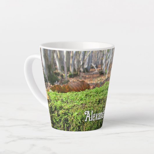 Gevallen boom in Herfstmos - Klein gepersonaliseer Latte Mok (Linkerhoek)