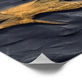 Gevangen raaf in bas reliëf op leisteen muur poster (Hoek)