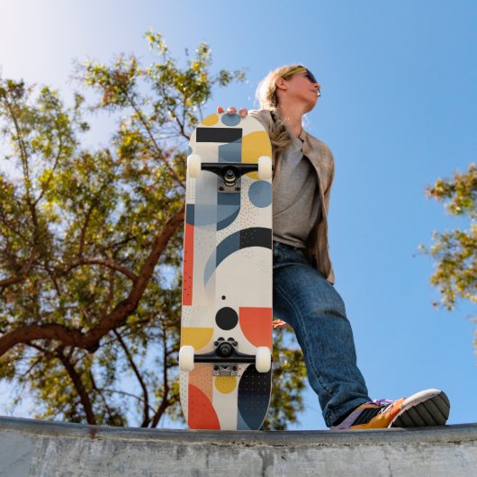 Gevarieerde kleurrijke vormen en stippen persoonlijk skateboard (Buiten 1)