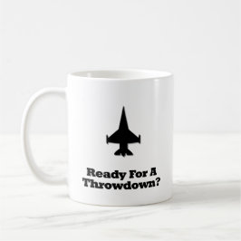 Gevechtsvliegtuig klaar voor een gooi naar beneden koffiemok