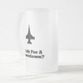 Gevechtsvliegtuig klaar voor een gooi naar beneden matglas bierpul (Voorkant links)