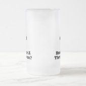 Gevechtsvliegtuig klaar voor een gooi naar beneden matglas bierpul (Center)