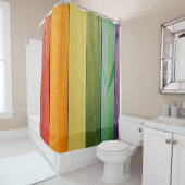 geverfde houten wand, trendy, modern, meisje, scha douchegordijn (In situ)