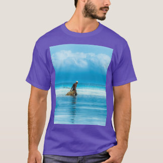 Gevist bij een laag getij voor de kust van de Zanz T-shirt