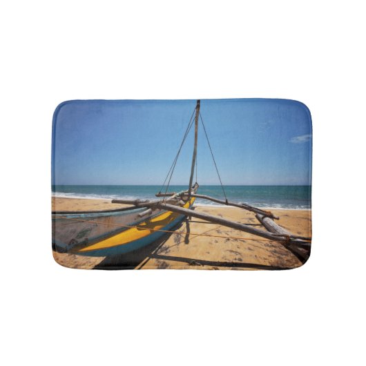 Gevist boot gesleept op strand badmat (Voorkant)