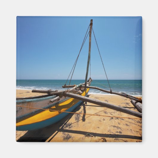 Gevist boot gesleept op strand magneet (Voorkant)