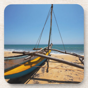 Gevist boot gesleept op strand onderzetter