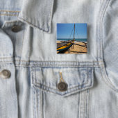 Gevist boot gesleept op strand vierkante button 5,1 cm (In situ)