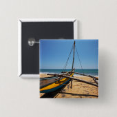 Gevist boot gesleept op strand vierkante button 5,1 cm (Voorkant /achterkant)