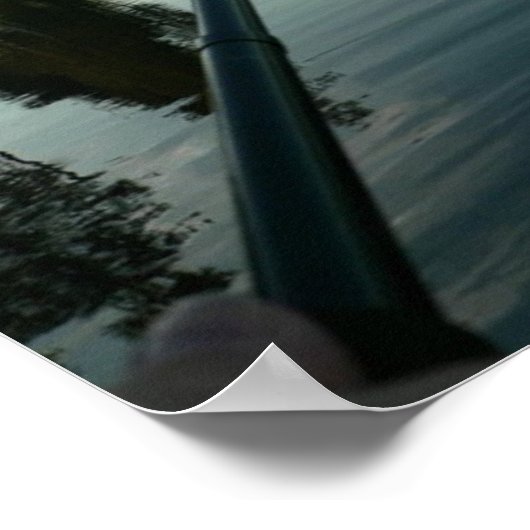 Gevist door het meer van Dusk Small Poster (Hoek)