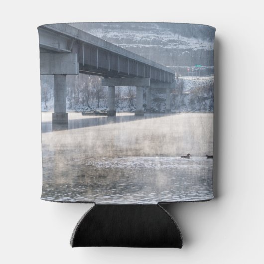 Gevist meer van Taneycomo Foggy Winter Blikjeskoeler (Achterkant)