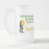 Gevist met kleinzoon matglas bierpul (Links)