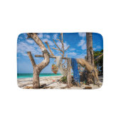 Gevist netten die op het strand drogen badmat (Voorkant)