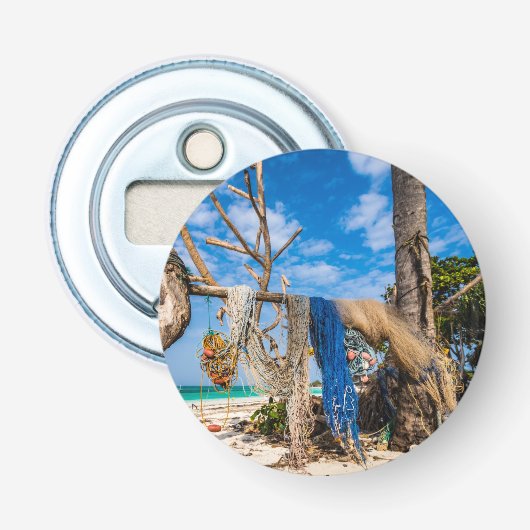 Gevist netten die op het strand drogen button flesopener (Voorkant)