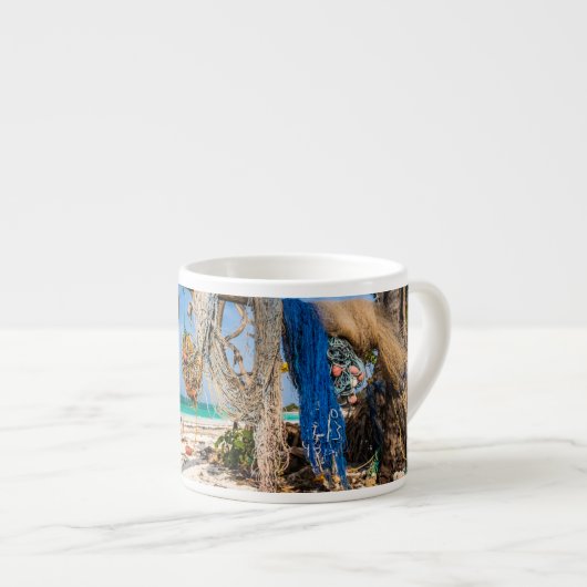 Gevist netten die op het strand drogen espresso kop (Voorkant rechts)