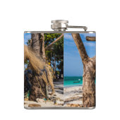 Gevist netten die op het strand drogen heupfles (Achterkant)