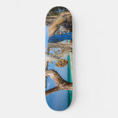 Gevist netten die op het strand drogen persoonlijk skateboard (Voorkant)