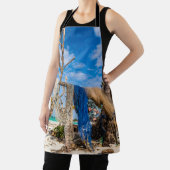 Gevist netten die op het strand drogen schort (Insitu)