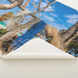 Gevist netten die op het strand drogen sherpa deken