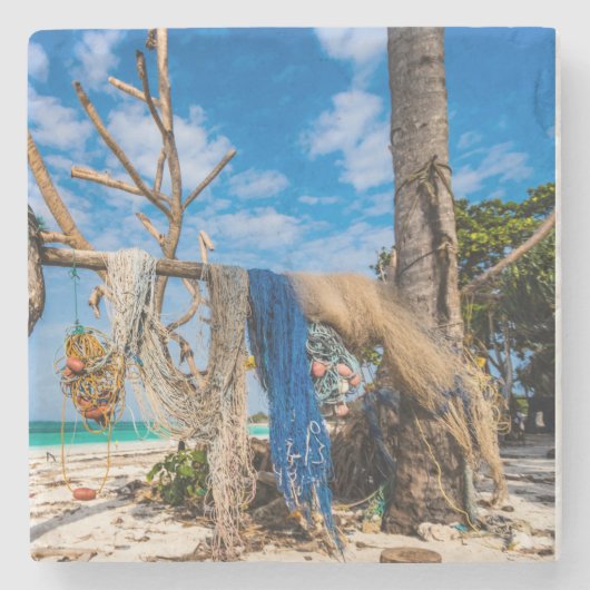 Gevist netten die op het strand drogen stenen onderzetter (Voorkant)