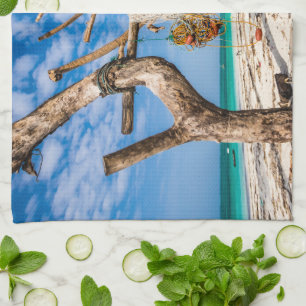 Gevist netten die op het strand drogen theedoek