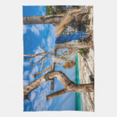 Gevist netten die op het strand drogen theedoek (Verticaal)