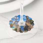 Gevist netten die op het strand drogen wijnglaslabel (Dichtbij)