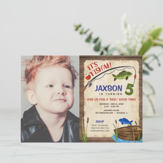 Geviste 5e verjaardag jongen rustieke buitenfoto kaart (Staand voorkant)