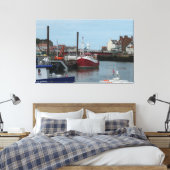 Geviste Boat Atlas in Whitby Harbor, Engeland Canvas Afdruk (Insitu (Slaapkamer))