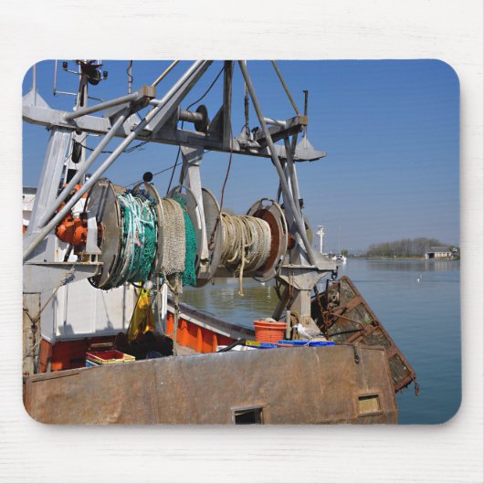 Geviste boot in de haven van Honfleur in Frankrijk Muismat (Voorkant)