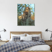 Gevlekte bosuil die rust in Spaans mos Canvas Afdruk (Insitu (Slaapkamer))