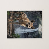 Gevlekte hyena bij de waterval van het bos legpuzzel (Horizontaal)