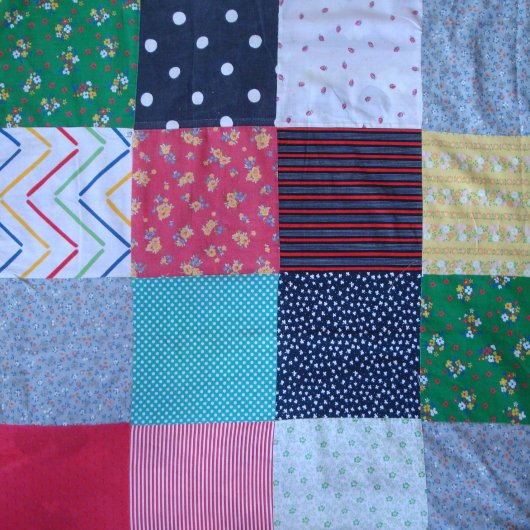 gevlekte vierkanten van kleurrijk patchwork kleine kerstsok