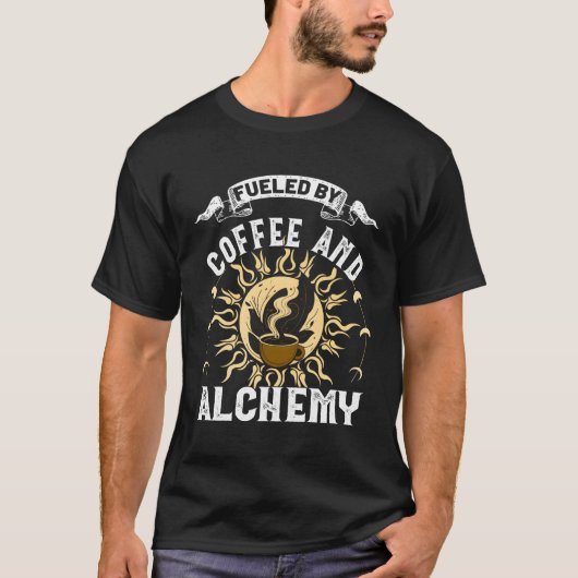 Gevoed door koffie en alchemie t-shirt (Voorkant)