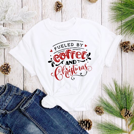 Gevoed door Koffie en Kerstmis Plezier Schattigee T-shirt