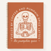 Gevoed door koffie en pompoen Spice Lattes Notitieboek (Voorkant)