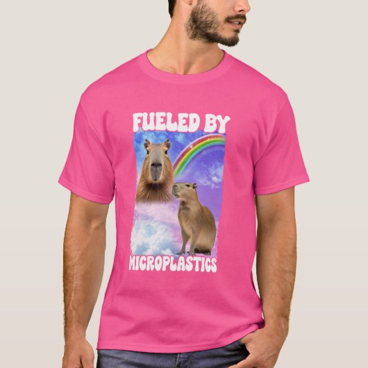 Gevoed door microplastics en capibara t-shirt (Voorkant)
