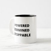 Gevoelige, niet te stoppen vrouwen met krachtige t tweekleurige koffiemok (Voorkant links)