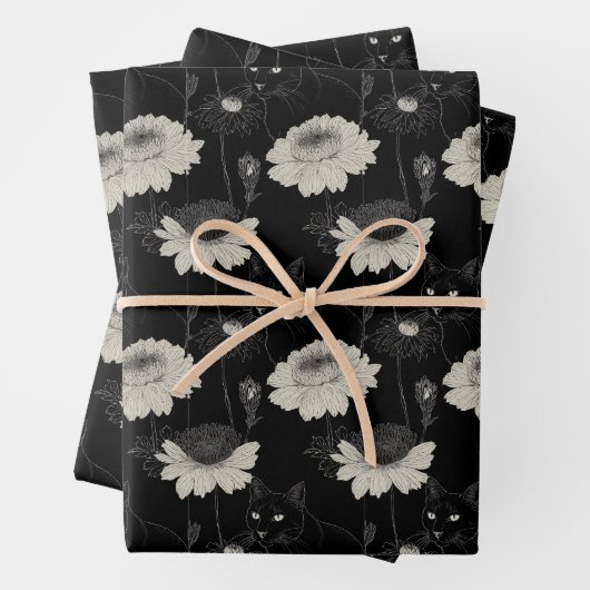 Gevoerde zwarte kat met witte bloemen inpakpapier vel (In situ)