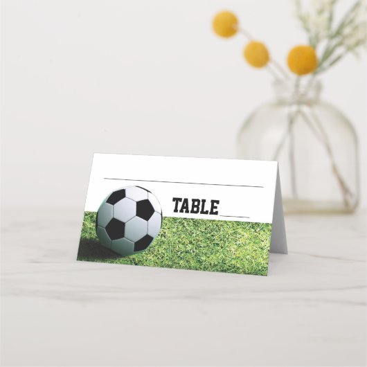 Gevouwen Voetbal op Grass Place Card Plaatskaartje (Voorkant)