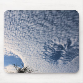 Gevulde wolken bij zonsopgang muismat