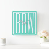 Gewaagd Modern Monogram | van 3 Initialen Wit op Vierkante Klok (Huis)